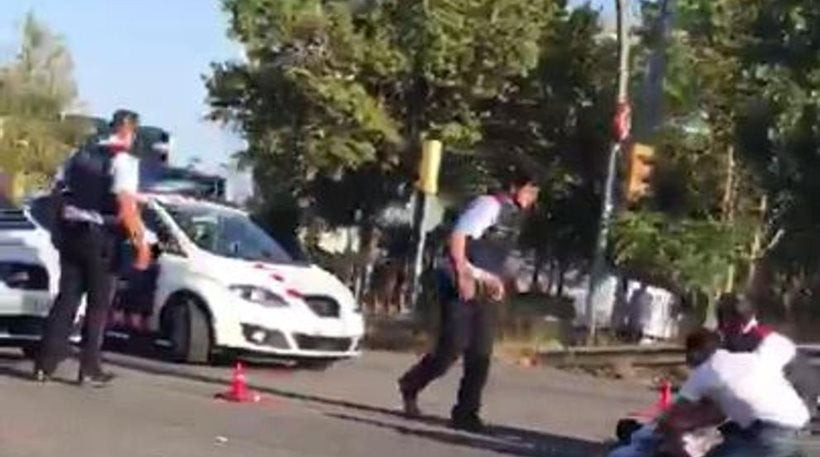 Βαρκελώνη: Θρίλερ και με τον άνδρα που δεν σταμάτησε σε έλεγχο – Πέθανε από μαχαίρωμα όχι από πυρά